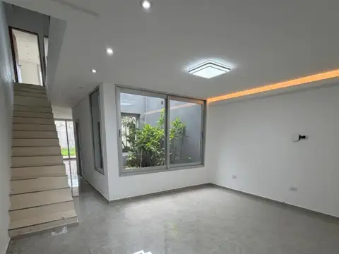 CF1305 - DÚPLEX EN VENTA - 3 DORMITORIOS - B° YVYRA PYTA