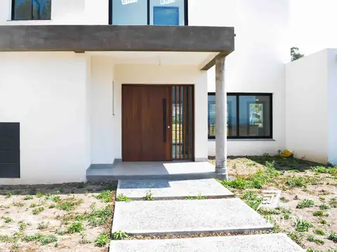 Casa en Venta en Praderas De San Lorenzo, USD 395.000
