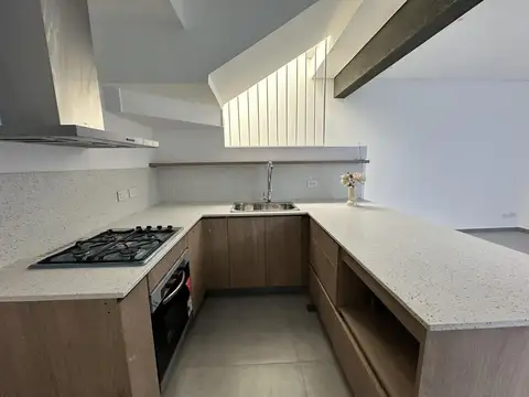 Depto Tipo Casa 4 ambientes con 2 baños
