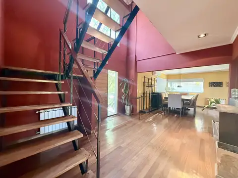 Casa en Venta con 2 cocheras