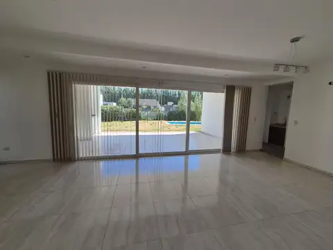 Casa en Venta en Neuquen, USD 330.000