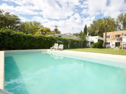 Casa 3 dormitorios con cochera - Pueblo Esther