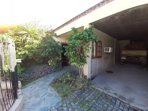 Casa en Venta con 3 cocheras