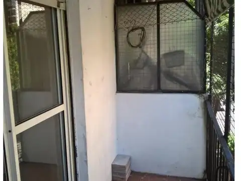 2 Amb. en Alquiler - 2do piso por escalera