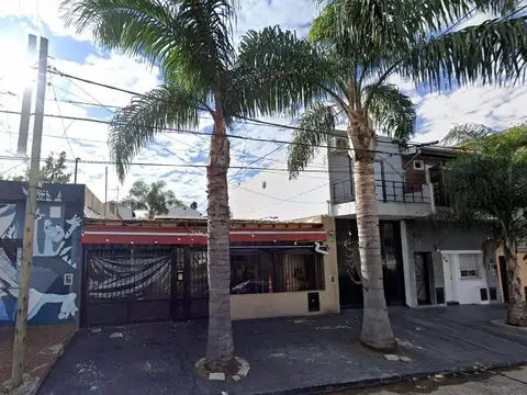 Casa 4 ambientes con pileta