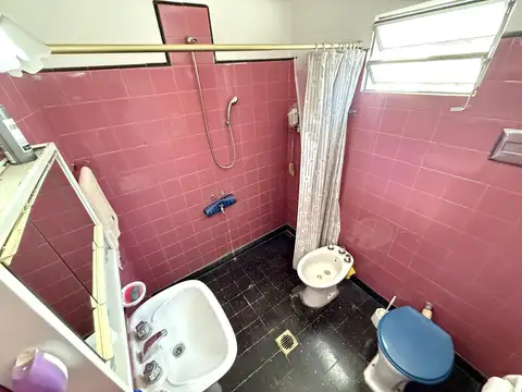 CASA EN VENTA EN LOMAS DE ZAMORA - 2 AMBIENTES