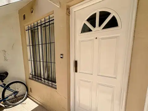 Depto Tipo Casa 2 ambientes con 1 baño