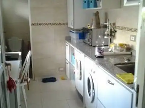 Sarandi nº 425 e/ Salguero y Cevallos