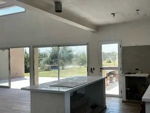 Venta casa a terminar en Medal Country Club Pilar -  Gran Lote interno