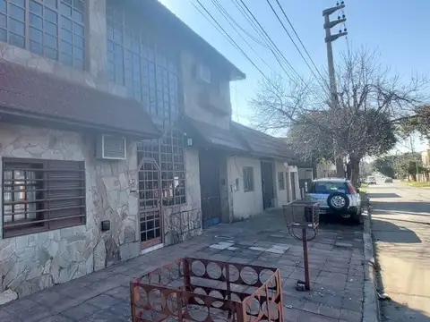 Venta casa de 6 ambientes, cocheras, PERMUTA HAEDO