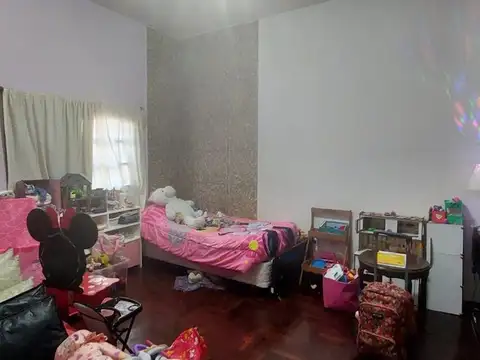 Venta casa de 6 ambientes, cocheras, PERMUTA HAEDO