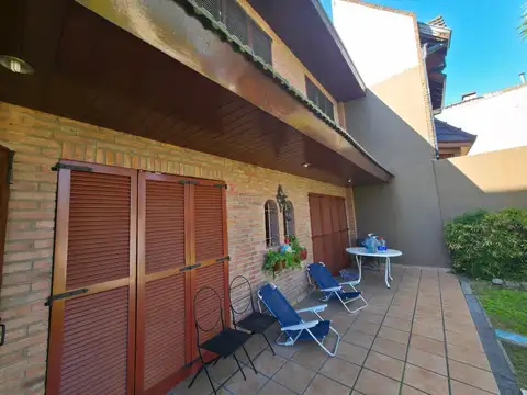 Casa en Venta con 4 cocheras