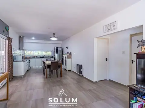 Casa en Venta con 2 cocheras