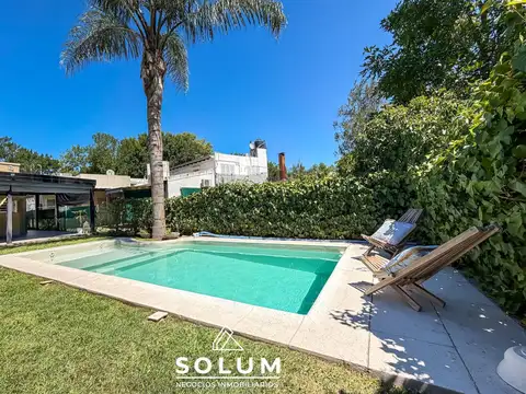 Casa en VENTA - Dos Dormitorios, Piscina, Galeria y Cochera- Funes