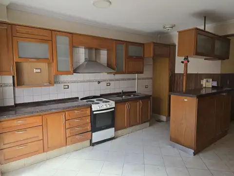 PH 4 ambientes con quincho y terraza en Villa Lynch