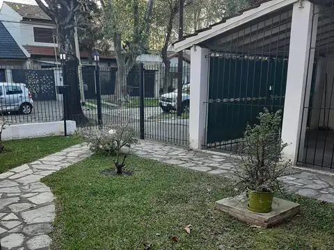 Depto Tipo Casa en Alquiler de 4 ambientes