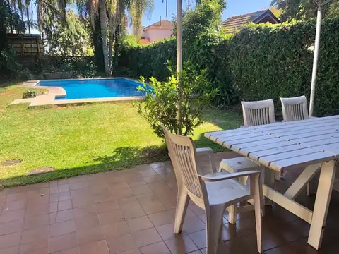 Casa en Alquiler con 1 cochera