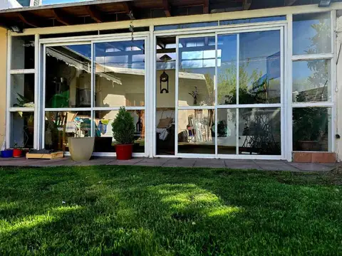 CASA EN VENTA - LUJAN DE CUYO - FAMILIAR/COMERCIAL