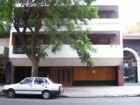 DEPARTAMENTO 4 AMB FRENTE BALCON COCHERA COCINACOMEDOR DIARIO 2 BAÑOS TOILET PATIO