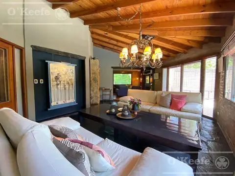 Casa en Alquiler con 2 cocheras