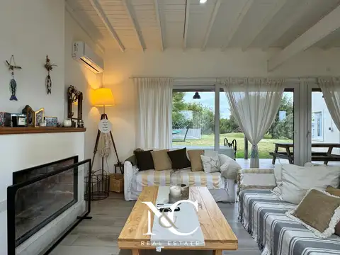 Casa 4 ambientes con 2 baños