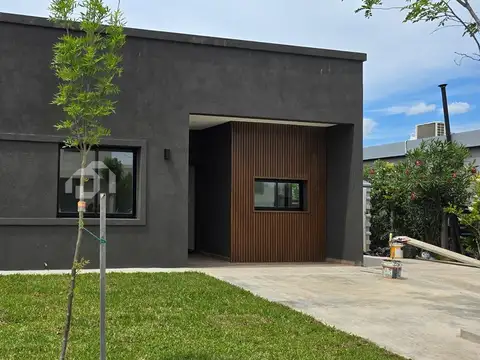 Casa en Venta en Pilar del Este - San Ramon, USD 198.000