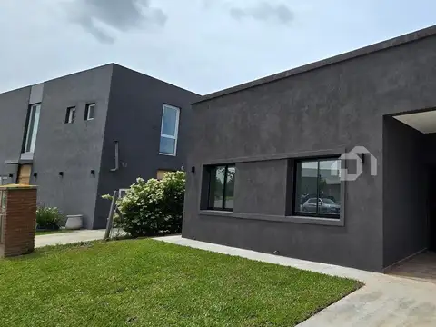 Casa en venta en San Ramon, Pilar del Este 100