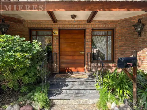 Casa 7 ambientes con 2 baños