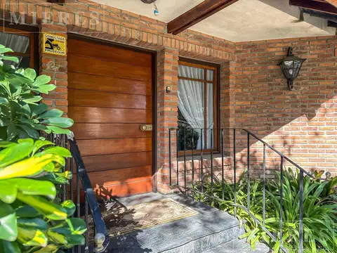 Casa en Venta con 2 cocheras