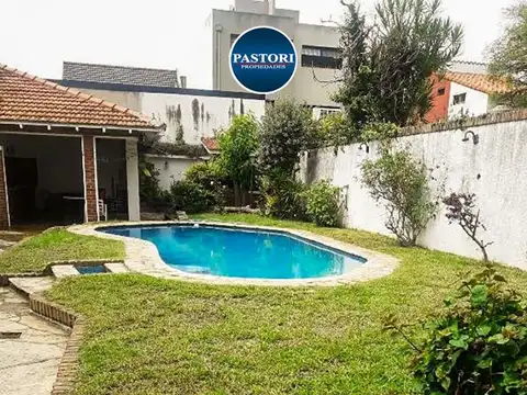 VENTA DE CASA DE 5 AMBIENTES EN OLIVOS