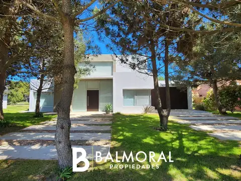 8174 - Casa en Alquiler - Pinamar, Zona La Herradura