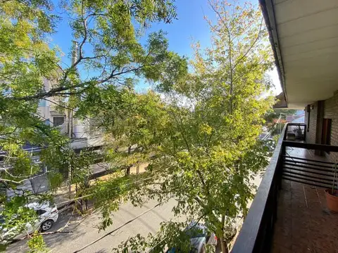 Departamento con local en venta zona Chauvin