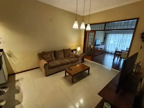 Casa 10 ambientes con 6 baños