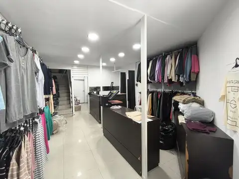 Excelente Local en Esquina Doble Altura en Once