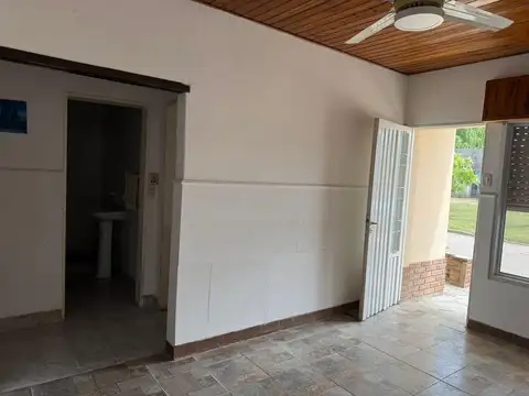 CASA DE DOS HABITACIONES, CON GARAGE Y DEPARTAMENTO.RETASADA