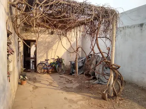 Casa 2 ambientes con 1 baño