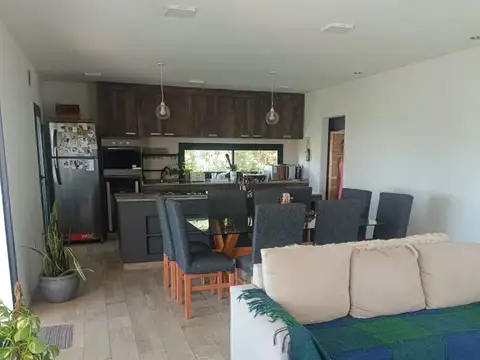 Casa 5 ambientes con 2 baños