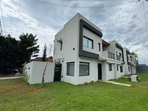 MODERNA CASA CUATRO AMBIENTES A ESTRENAR  - BARRIO SAN RAFAEL