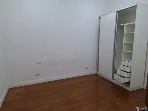 VENTA PH 3 AMBIENTES PLANTA BAJA AL FONDO CON PARRILLA