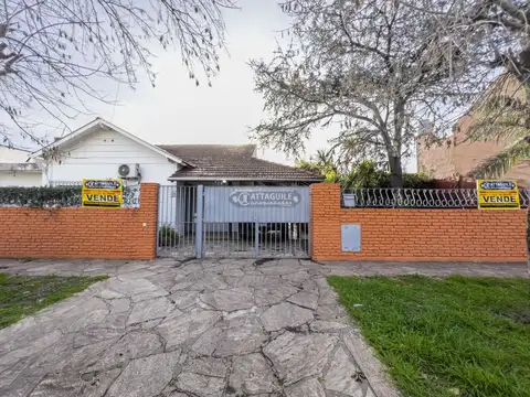 Casa en Venta con 3 cocheras