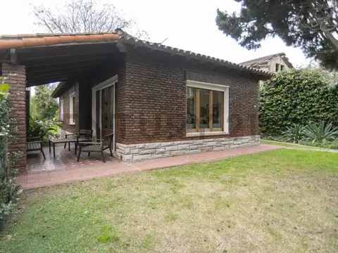 Casa en venta en Villa Elisa 4 dormitorios