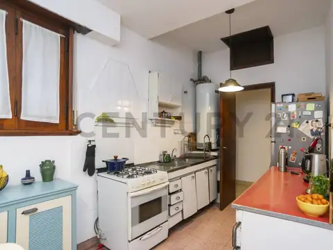 Casa 6 ambientes con 2 baños