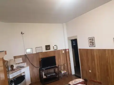 CASA 3 AMBIENTES CON GALPON Y PARQUE