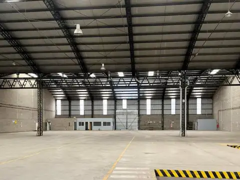Depósito en alquiler de 2400m2 En Parque Industrial Morón