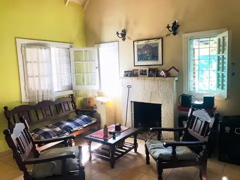 En venta Casa 5 ambientes en barrio cerrado Los Pinares - sobre Cnel. Fraga proximo a la estacion
