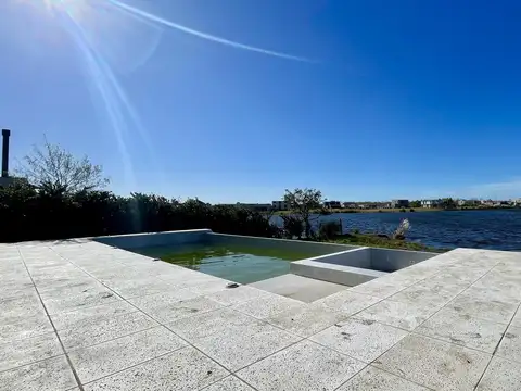 Casa en Naudir al lago central en venta - A estrenar - Piscina con Jacuzzi