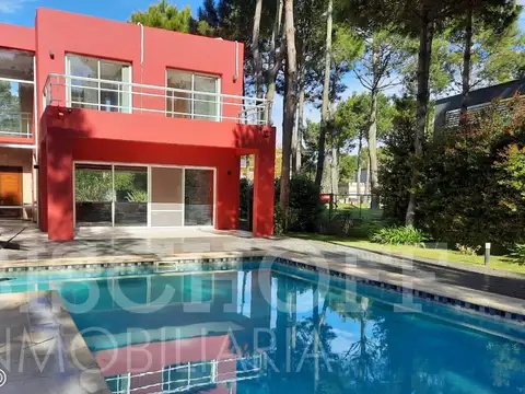 Casa 6 ambientes con 4 baños