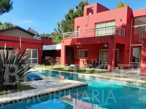 VENTA HERMOSA CASA UBICADA EN BARRIO PRIVADO LA HERRADURA