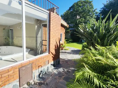 Casa 5 ambientes con 3 baños