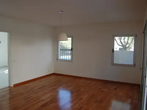 Casa 5 ambientes con 8 baños